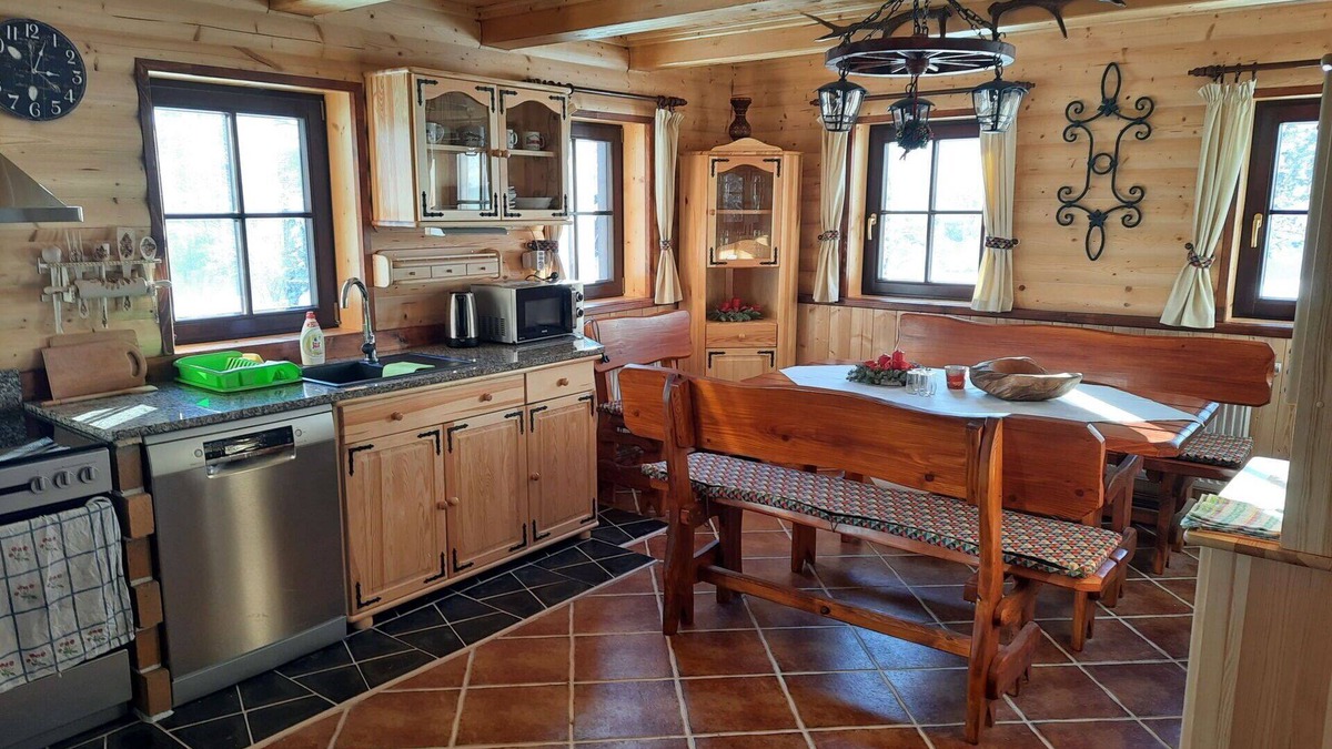 Korenov Villa | Beautiful villa for 10 guests with WIFI, hot tub, TV and parking