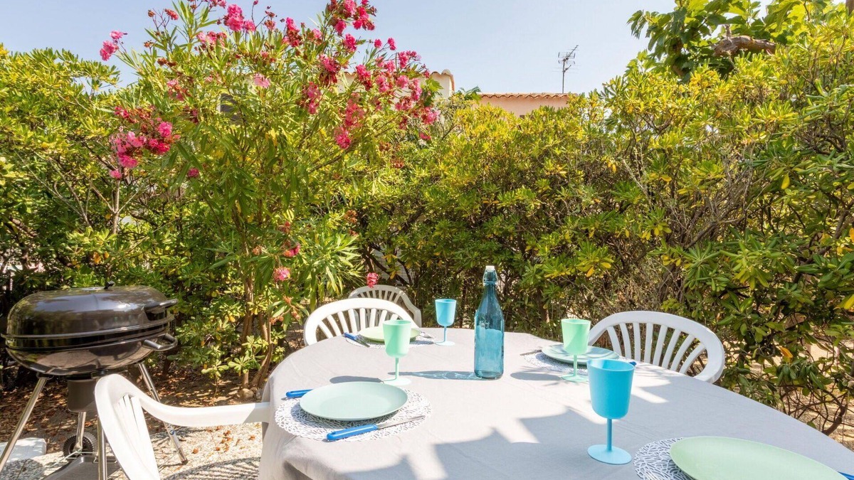 Saint-Hippolyte House | Beautiful villa for 4 guests with WIFI and TV