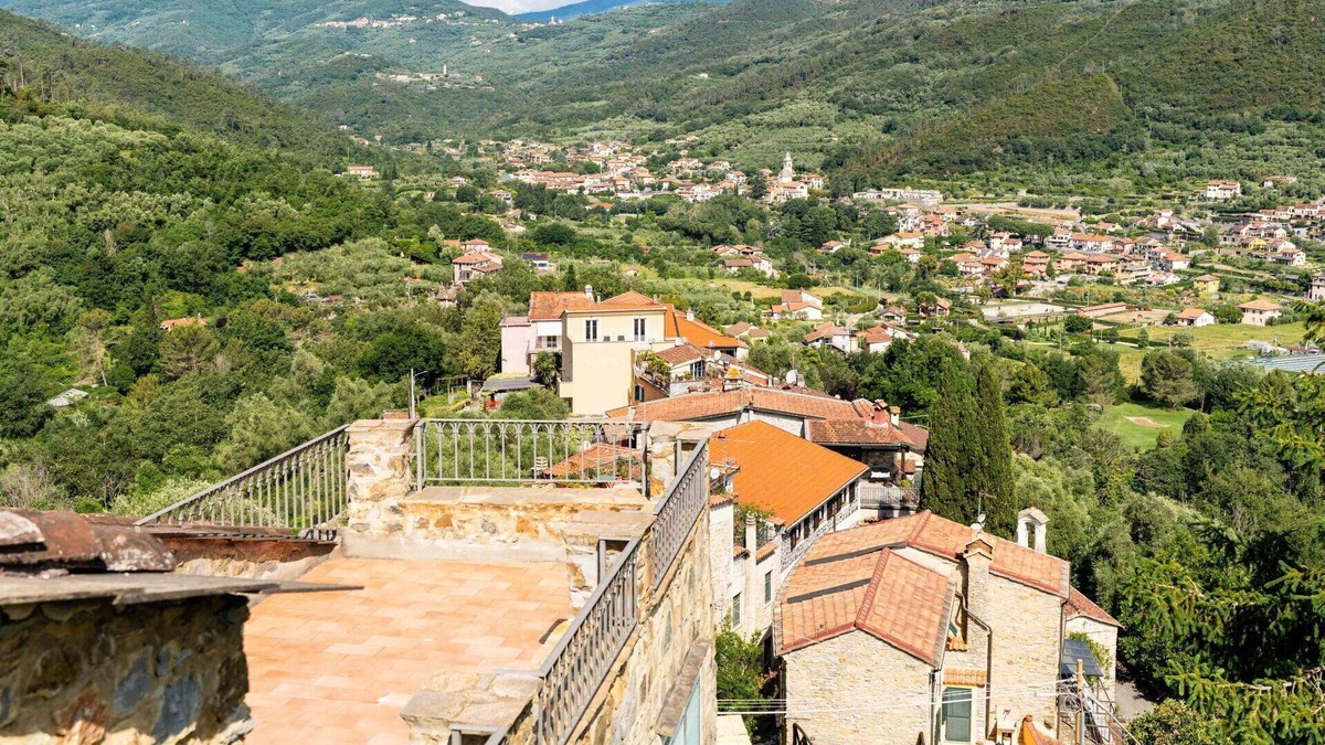 Garlenda House | Beautiful villa for 4 guests with A/C, terrace and pets allowed