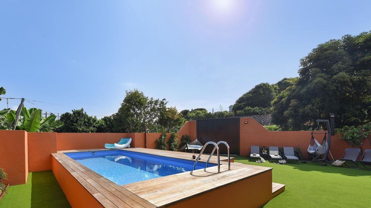 Arucas Villa | Beautiful villa for 10 guests with WIFI, pool, TV and patio