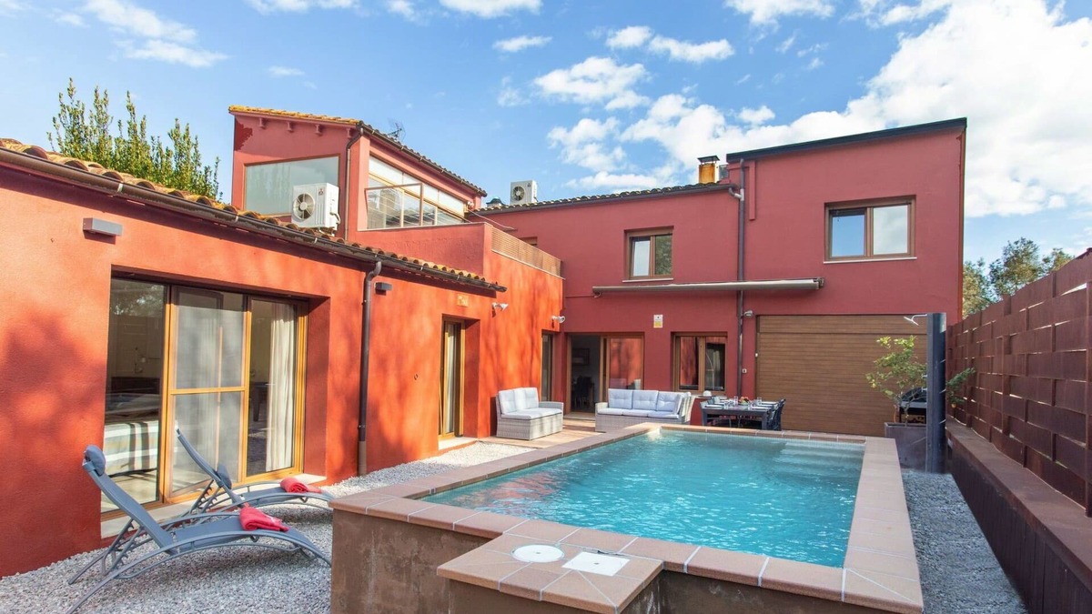 Fonteta House | Beautiful villa for 12 people with A/C, WIFI, private pool, TV, patio, pets allowed and parking