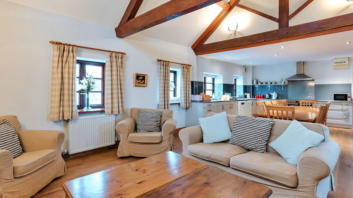 Craven Arms House | Beautiful villa for 12 people with WIFI, pool and terrace