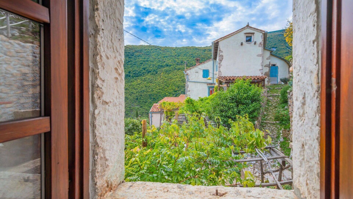 Sucici House | Beautiful villa for 6 people with WIFI, A/C, TV, terrace and panoramic view
