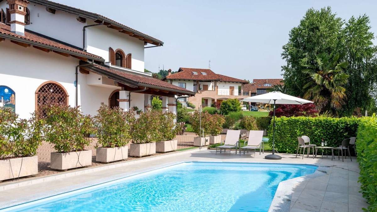 Barolo House | Beautiful villa for 6 people with private pool, WIFI, TV and terrace