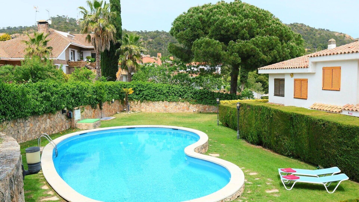 Tossa de Mar House | Beautiful villa for 7 people with pool, WIFI, TV, balcony and parking