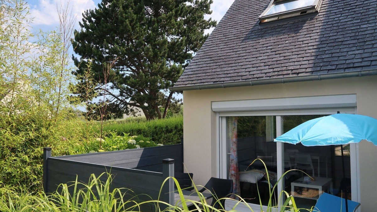 Locquirec House | Beautiful villa for 3 guests with WIFI, TV, patio, pets allowed and parking