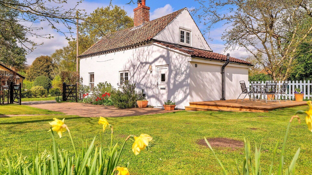 Louth House | Beautiful villa for 4 guests with WIFI and parking