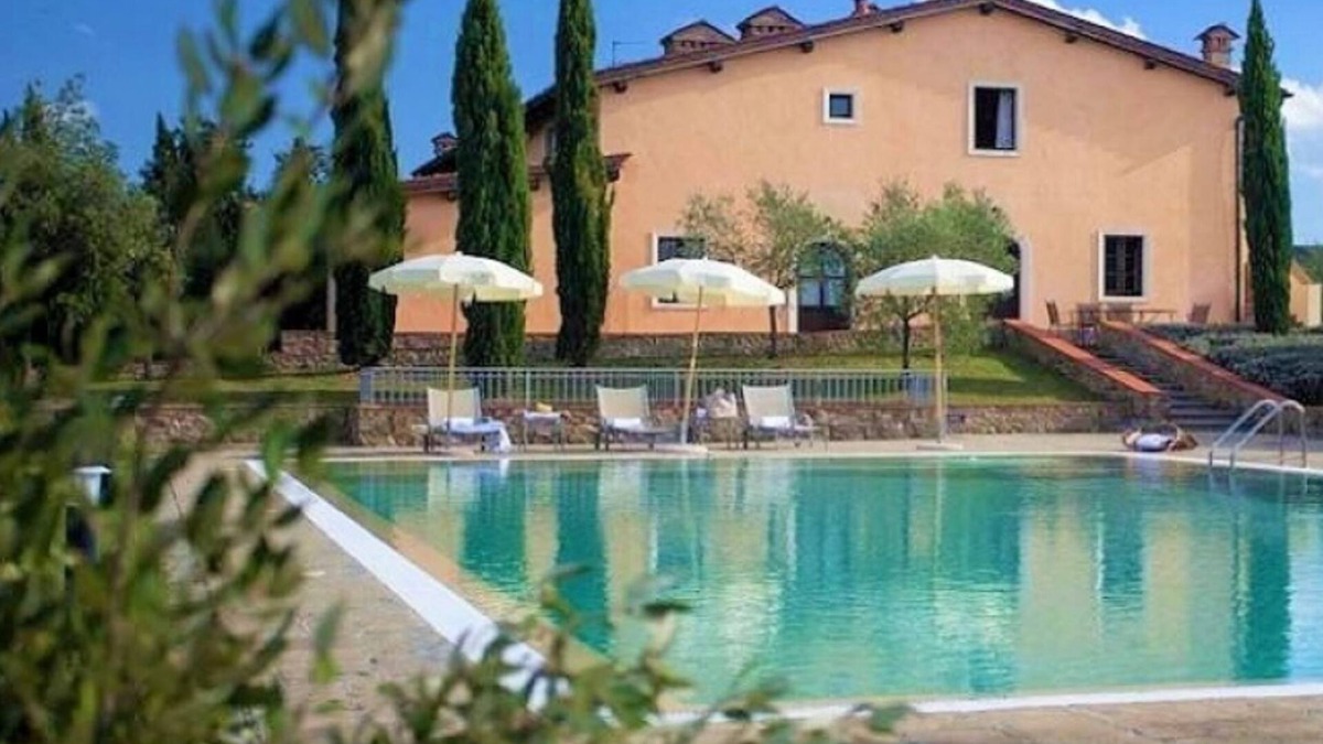 Montaione Villa | Beautiful Villa for big groups composed of 5 apartaments. large pool