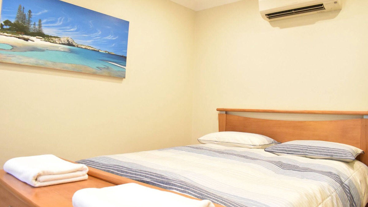 Shenton Park Apartment | Beautiful Villa - Great location, patio & 2 parks!