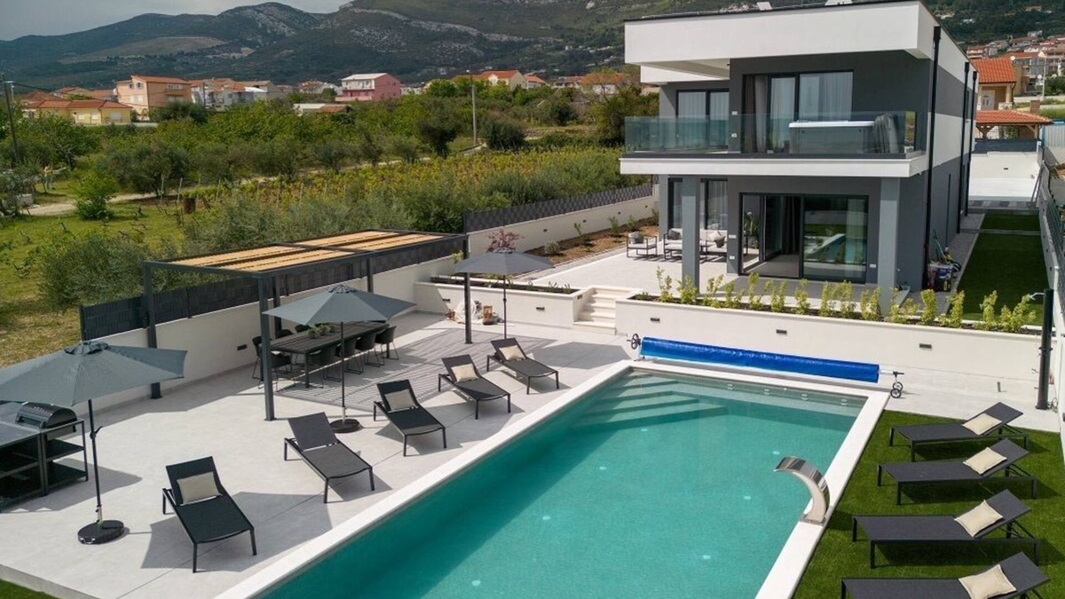 Kastel Stari Villa | Beautiful villa in Kastel Stari, great for families