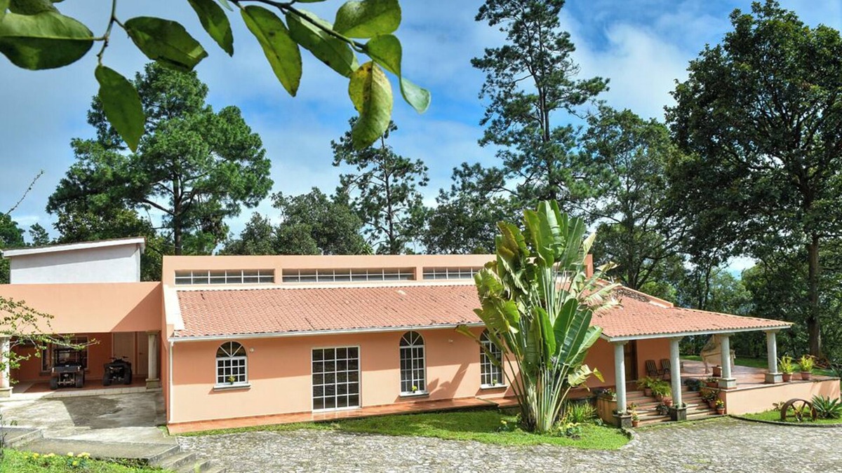 Tegucigalpa Villa | Beautiful Villa in the middle of the Forrest