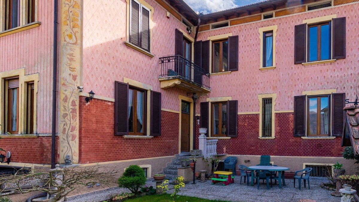 Porto Ceresio House | Beautiful villa for 7 guests with WIFI, TV and balcony