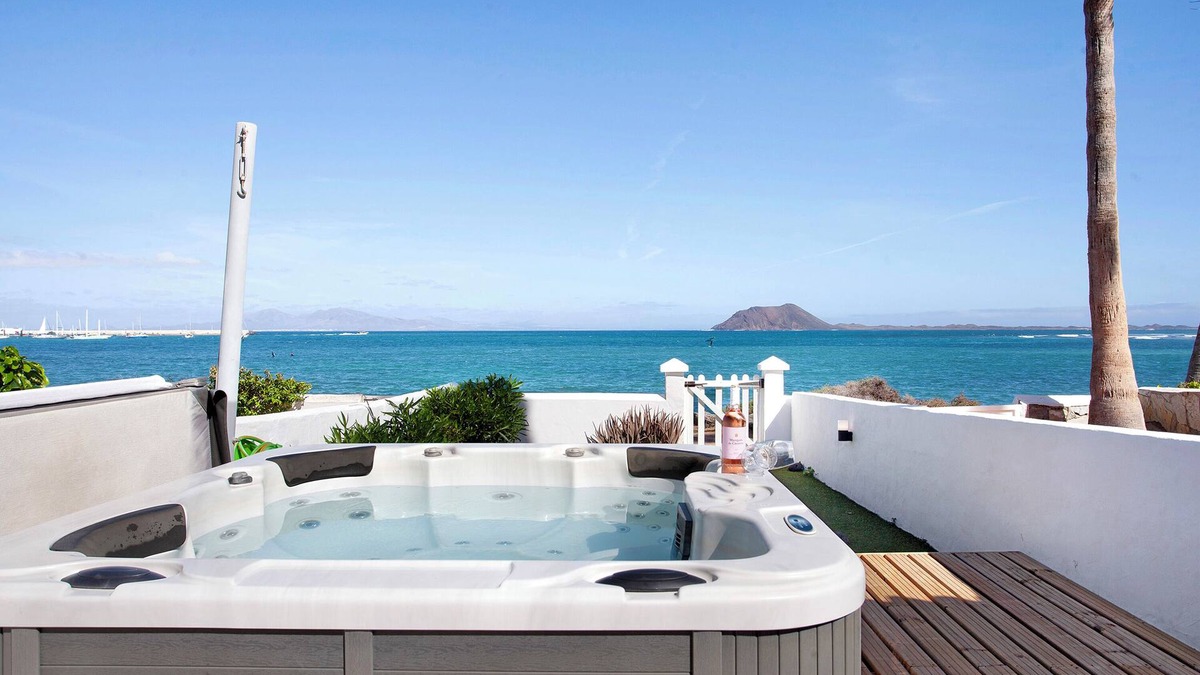 Corralejo Villa | Beautiful Villa “Luxury Oceanfront” Directly by the Beach with Sea View