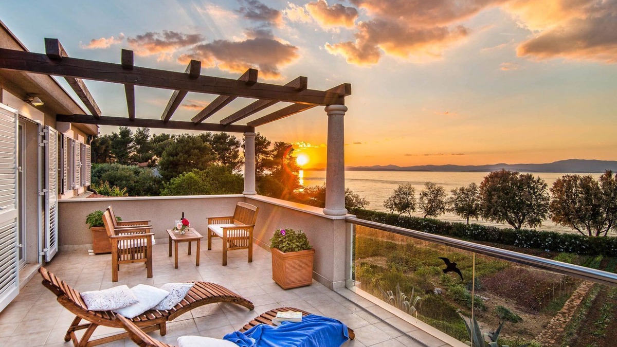 Mirce Villa | Beautiful villa on the island of Brac with infinity pool, beach at 30 meters