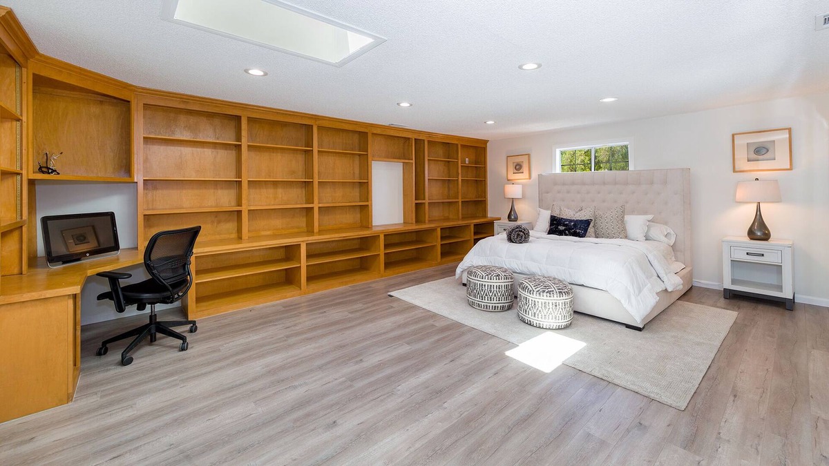 Canoga Park Villa | Beautiful villa with pool and jacuzzi