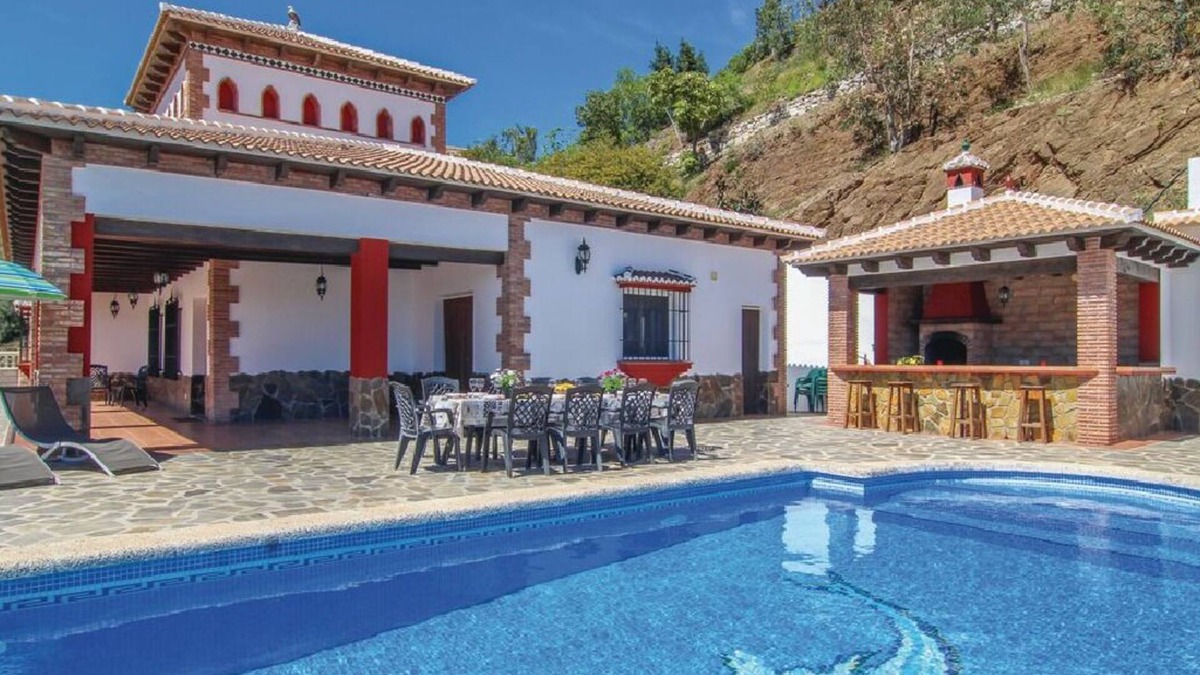 Sayalonga Cottage | Beautiful villa with private swimming pool and Jacuzzi AX-2S
