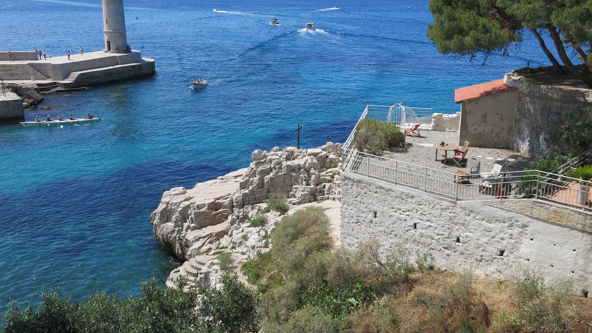 Cassis Villa | Beautiful villa with exceptional seaside location, 2-min walk from the village