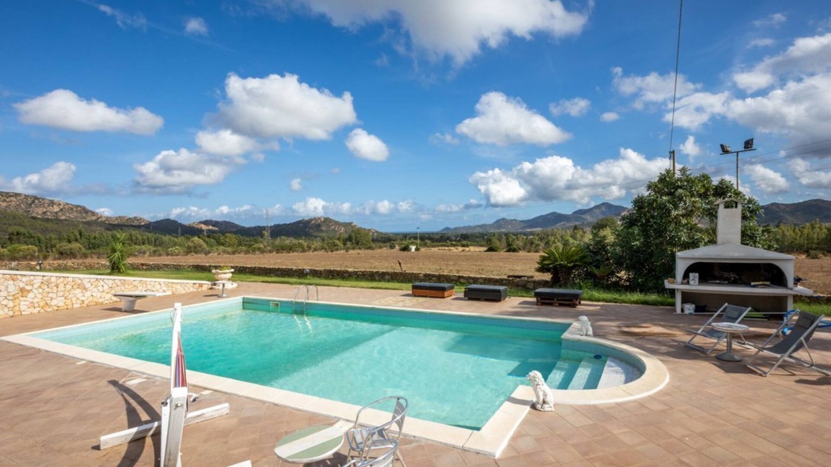 San Vito Apartment | Beautiful villa with dependence of 350 square meters can accommodate up to 14 people located on two levels; boasts a wonderful pool and garden, ideal for relaxing moments!The accommodation is located in San Priamo, a few km from San Vito, Muravera and Ca