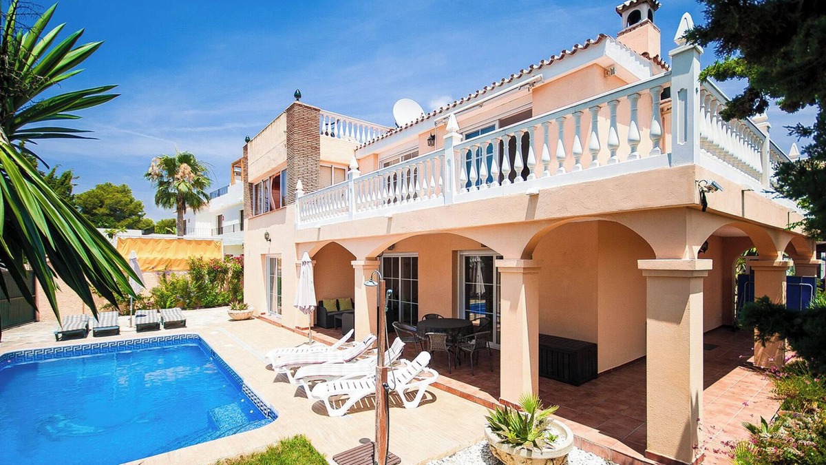 Urbanizacion Costabella Villa | BEAUTIFUL VILLA WITH PRIVATE POOL, GARDEN NEAR THE BEACH, HEATED POOL
