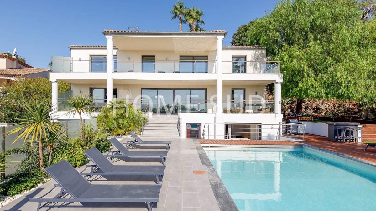 Antibes House | Beautiful villa with pool and sea view in Antibes