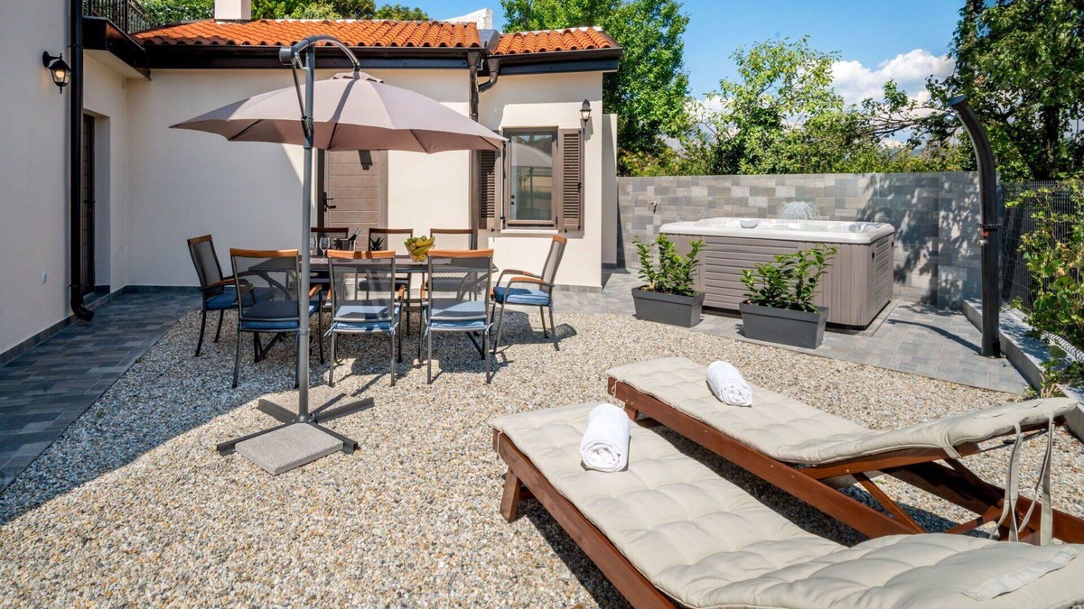 Kastav House | Beautiful villa with private pool, A/C, WIFI, TV, terrace, pets allowed, panoramic view and par.