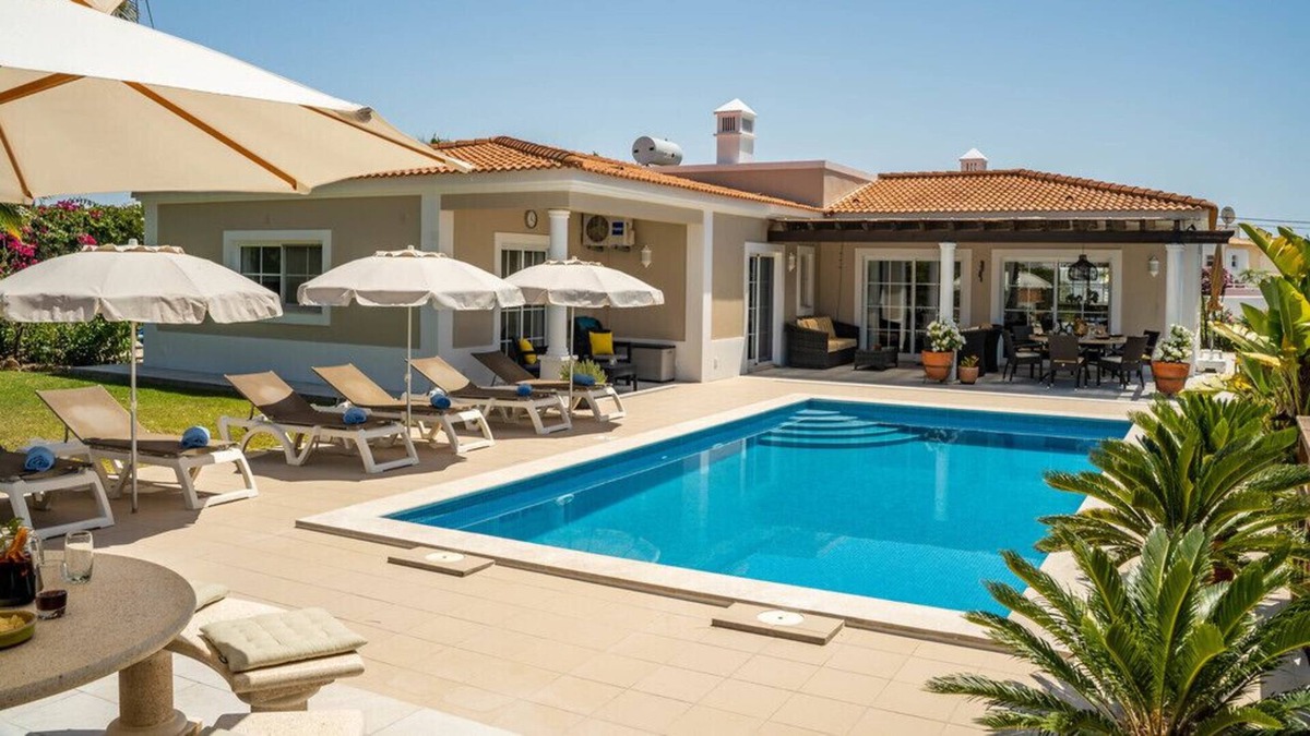 Vale de Centianes Villa | Beautiful Villa With Private Heated Pool, Gardens And 5 Minutes Walk From Beach