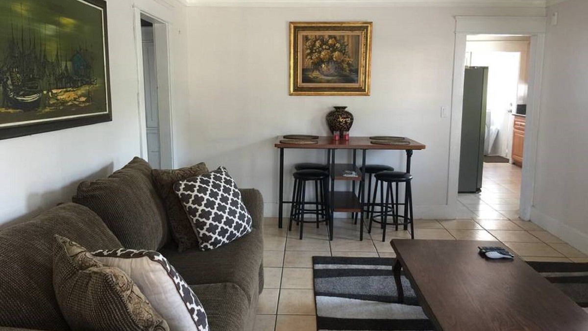 Eastside House | Beautiful Vintage Home.Great Value!