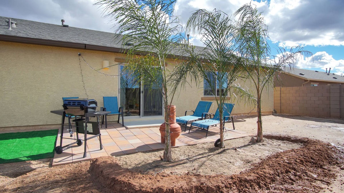 Tucson House | BEAUTIFUL Walking & Bike Trails, Mtn Views, 4-wheeler off-roading, pet friendly