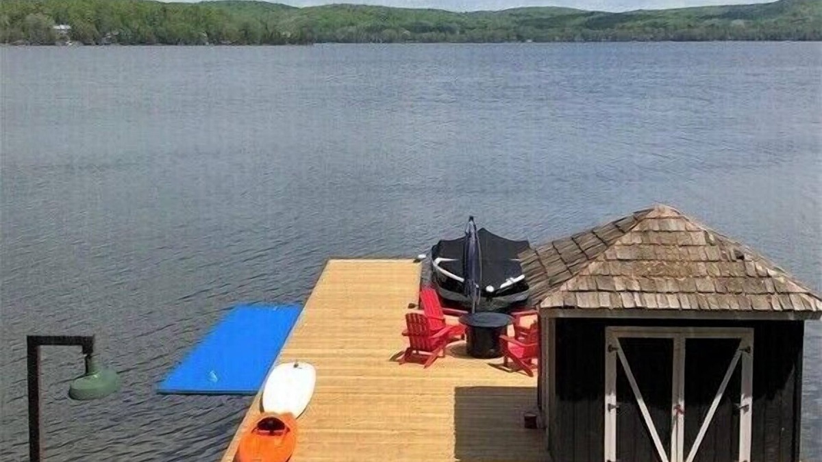 Lake of Bays Cottage | Beautiful Waterfront Peninsula Lake Year Round Cottage w/All Day Sun!