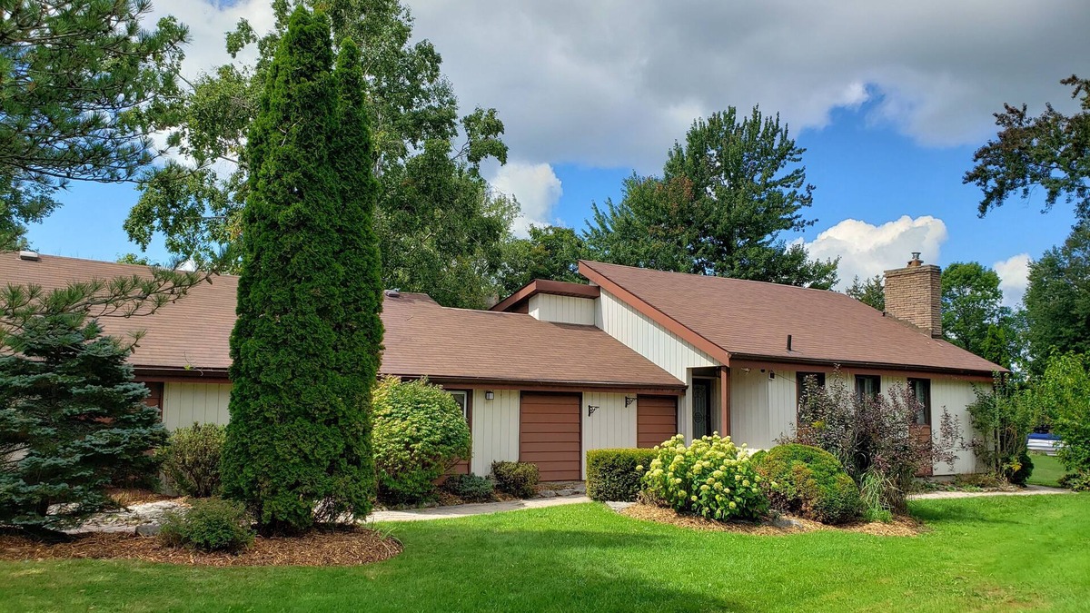 Lagoon City Cottage | Beautiful Waterfront Cottage in Lagoon City