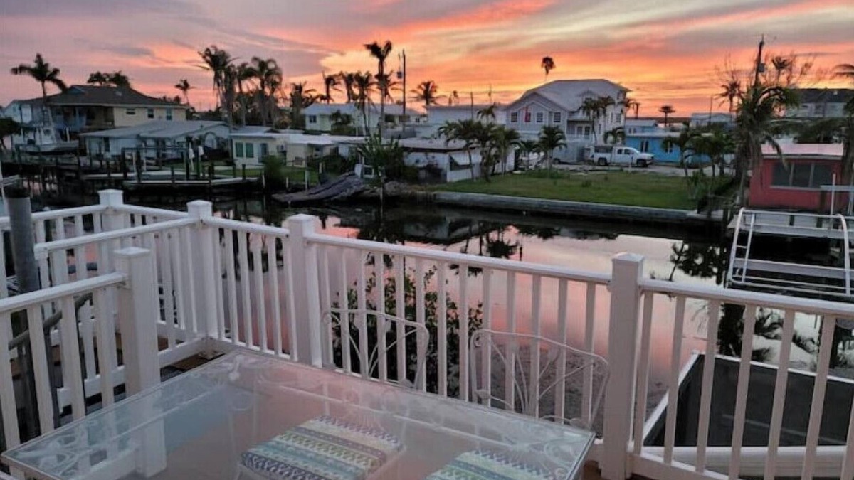 Matlacha House | Beautiful waterfront home with pool/spa, boat lift, kayaks and kayak launch!