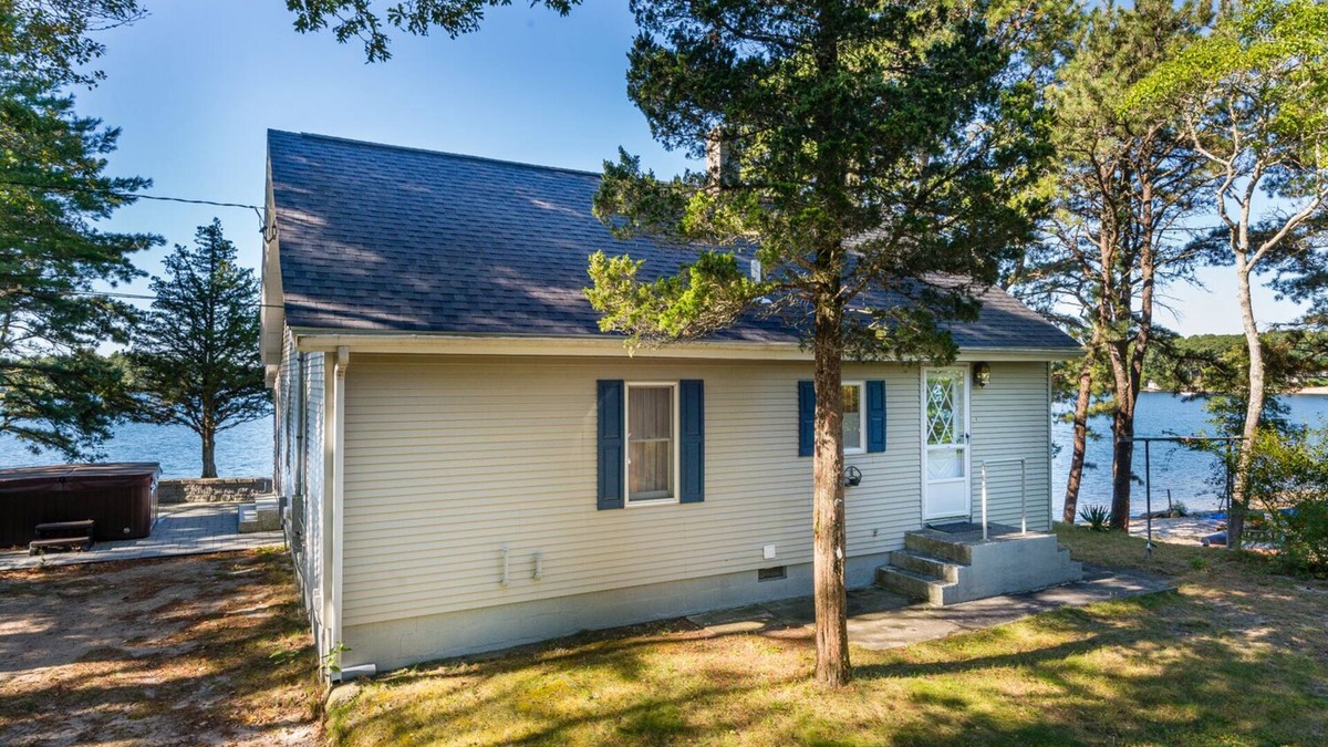 Ponds of Plymouth House | Beautiful, Waterfront Paradise, Close By To Cape Cod & Onset Beach!