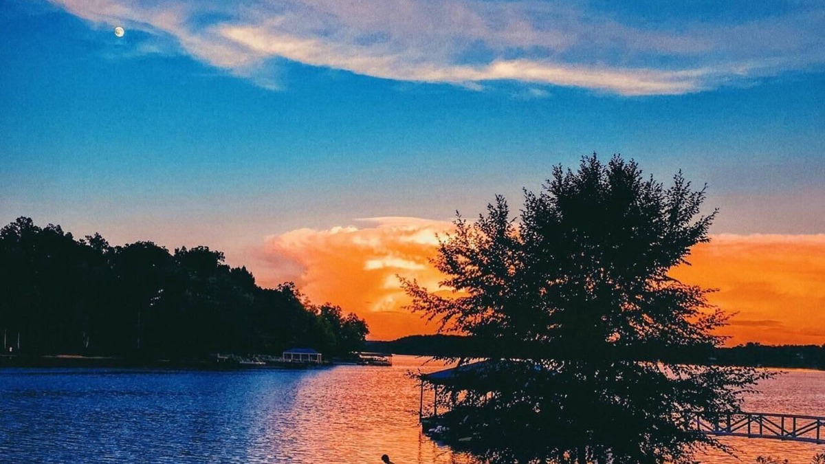 Seneca House | Beautiful Waterfront Retreat on Lake Keowee W/Clemson game day parking pass