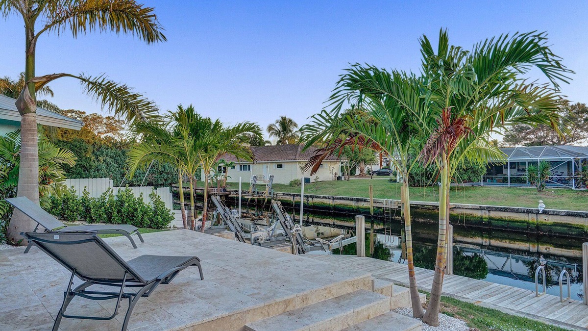 Boca Raton House | Beautiful Waterfront home for rent in Boca Raton with Ocean Access