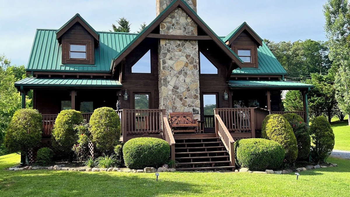 Wears Valley Cabin | Beautiful Wears Valley Retreat, Amazing Views, Steps to Pool & Fishing Pond