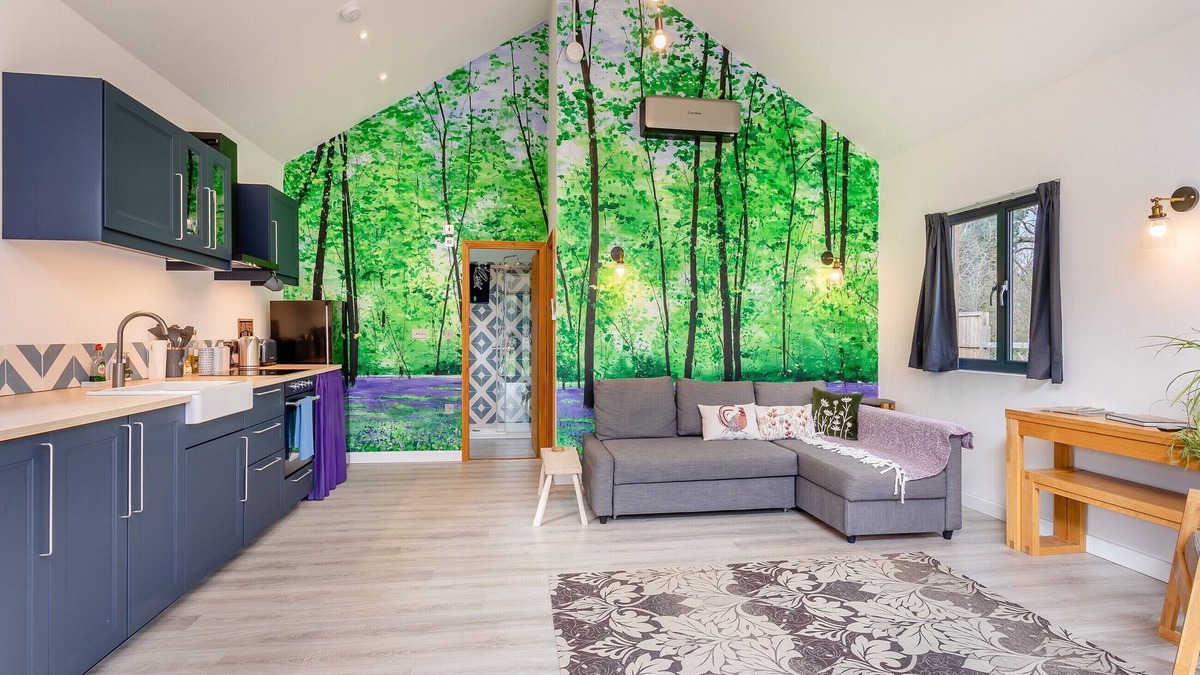 Sandy Cottage | Beautiful wood lodge set in countryside.