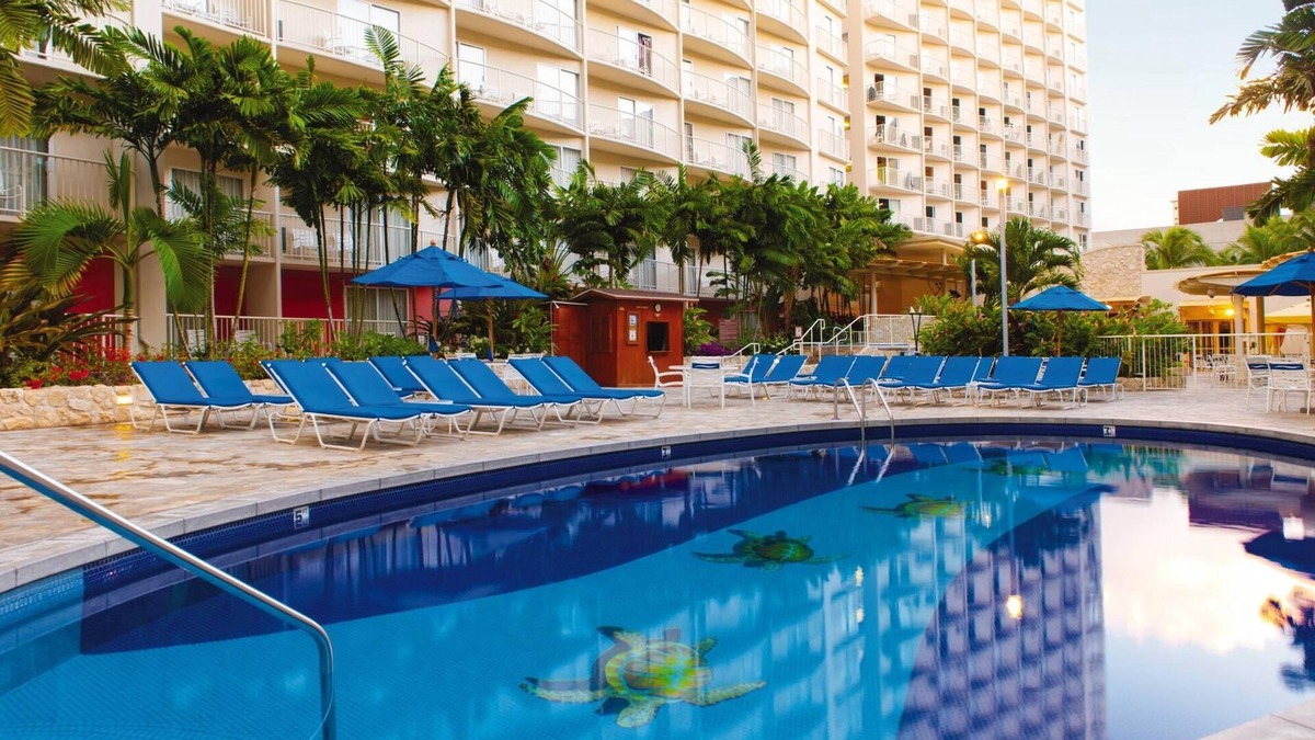 Waikiki Resort | Beautiful Wyndham Waikiki Beach Walk - 1BR Deluxe - Sleeps 4