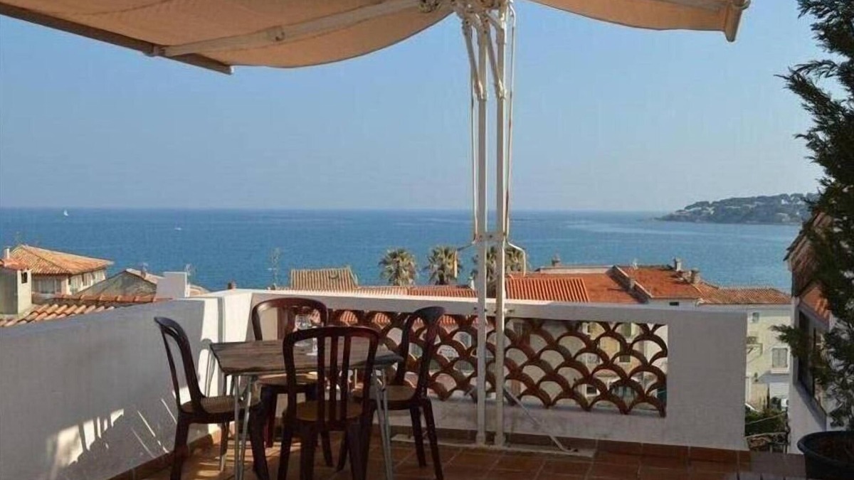 Antibes Old Town House | Beautifull townhouse with spetacular sea view in the waterfront distri