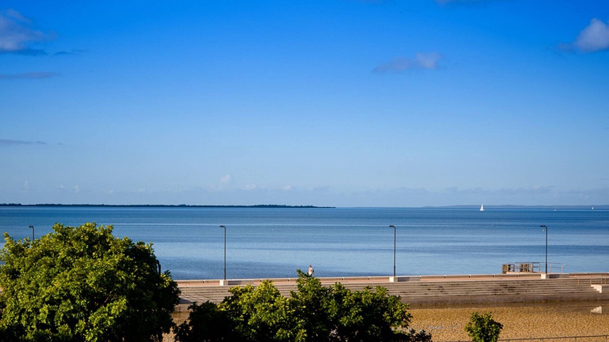 Wynnum House | Beautifully Appointed Two Bedroom Townhouse - Fully Self Contained
