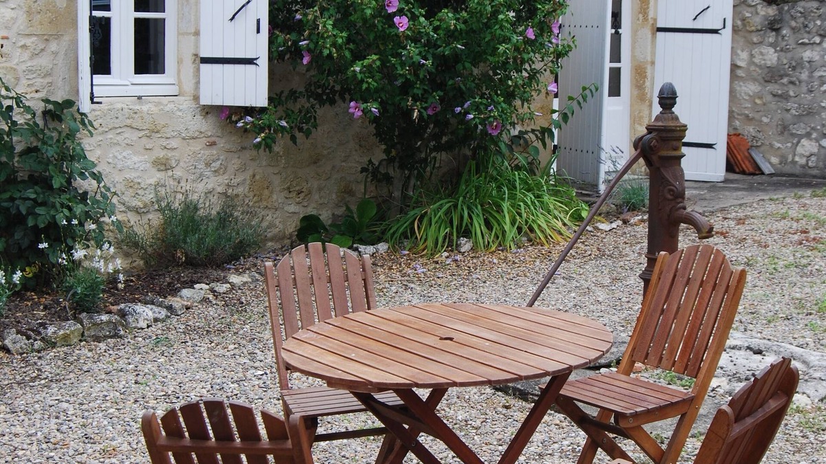 Eynesse House | Beautifully Converted French Barn