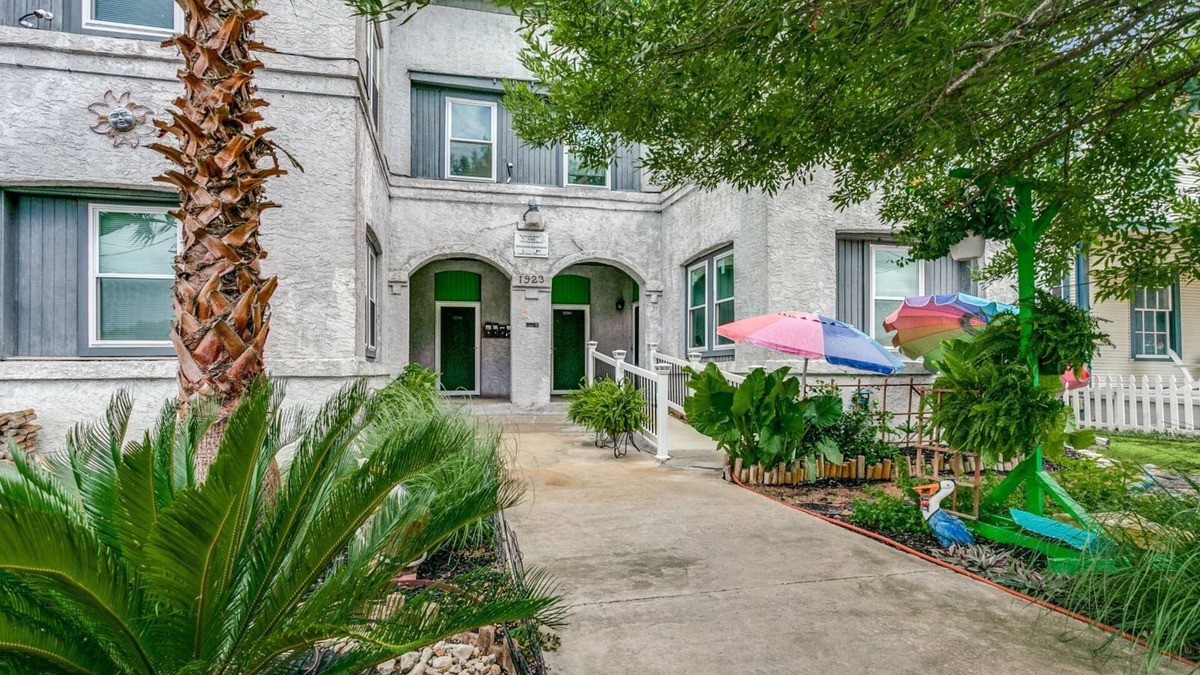 Government Hill Apartment | Beautifully decorated 1-bedroom for long term stay