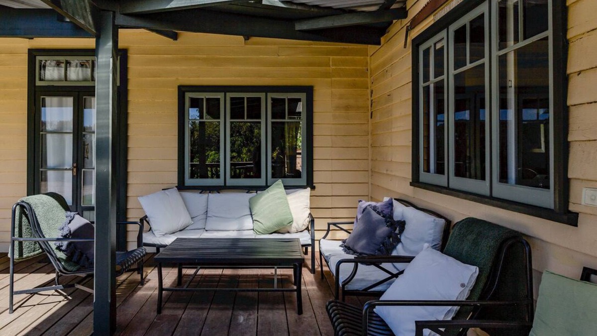 Rosa Brook House | Beautifully decorated farmhouse with gardens