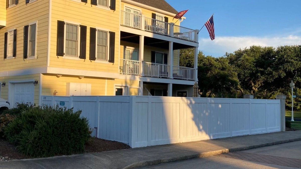 Buck Island House | BEAUTIFULLY DECORATED ~ CLOSE TO THE BEACH ~ 5 BEDROOM/4 BATH