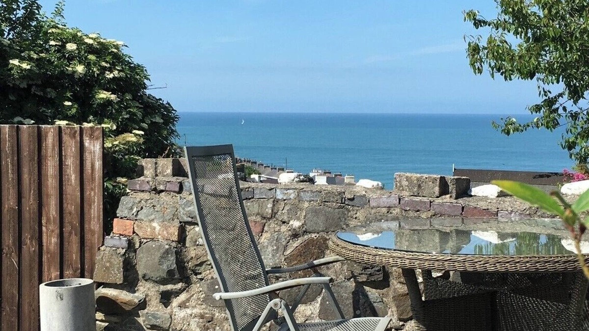 New Quay House | Beautifully decorated, updated period property in New Quay with garden sea views
