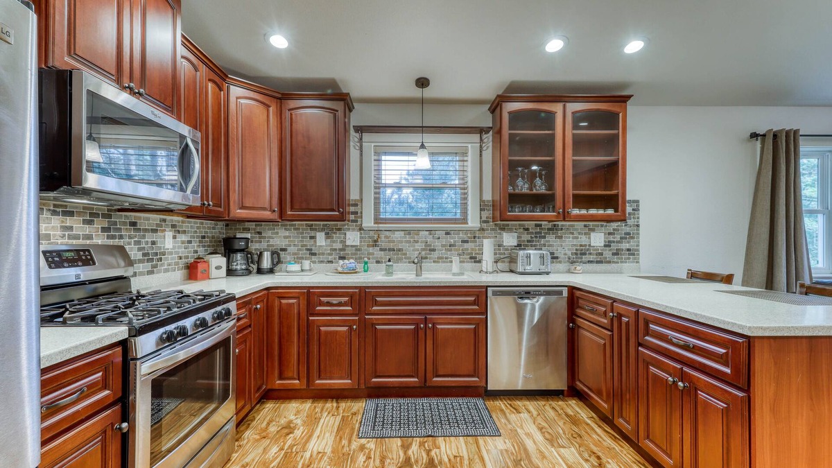 Humboldt Hill House | Beautifully-decorated home w/new appliances - close to shopping & the redwoods