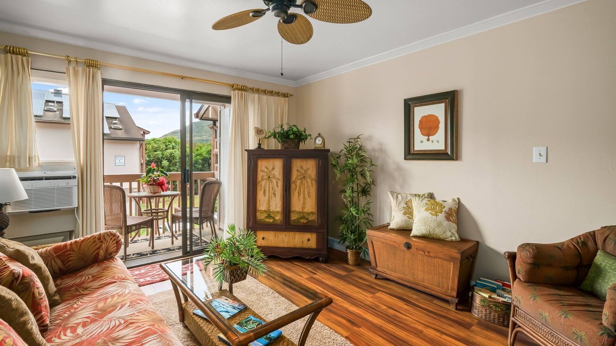Nawiliwili Condo | Beautifully decorated in Hawaiian style.