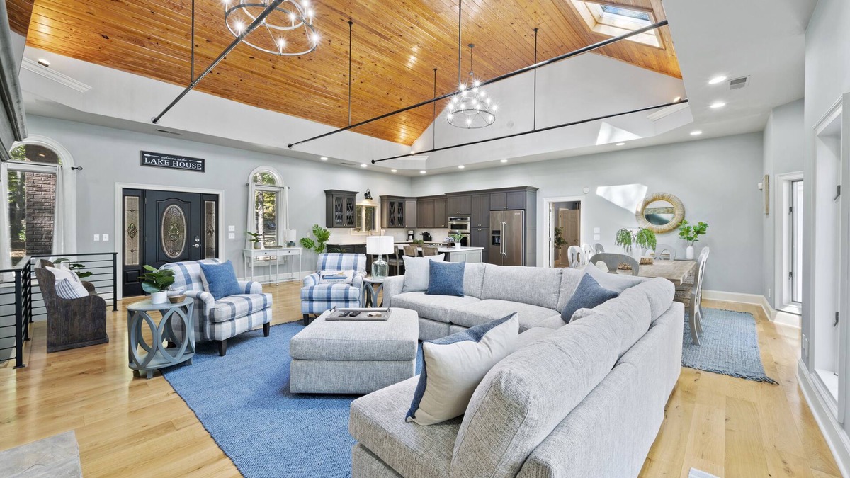 Lake Oconee House | Beautifully Decorated Spacious Home With Great Outdoor Living Area & Quiet Cove!