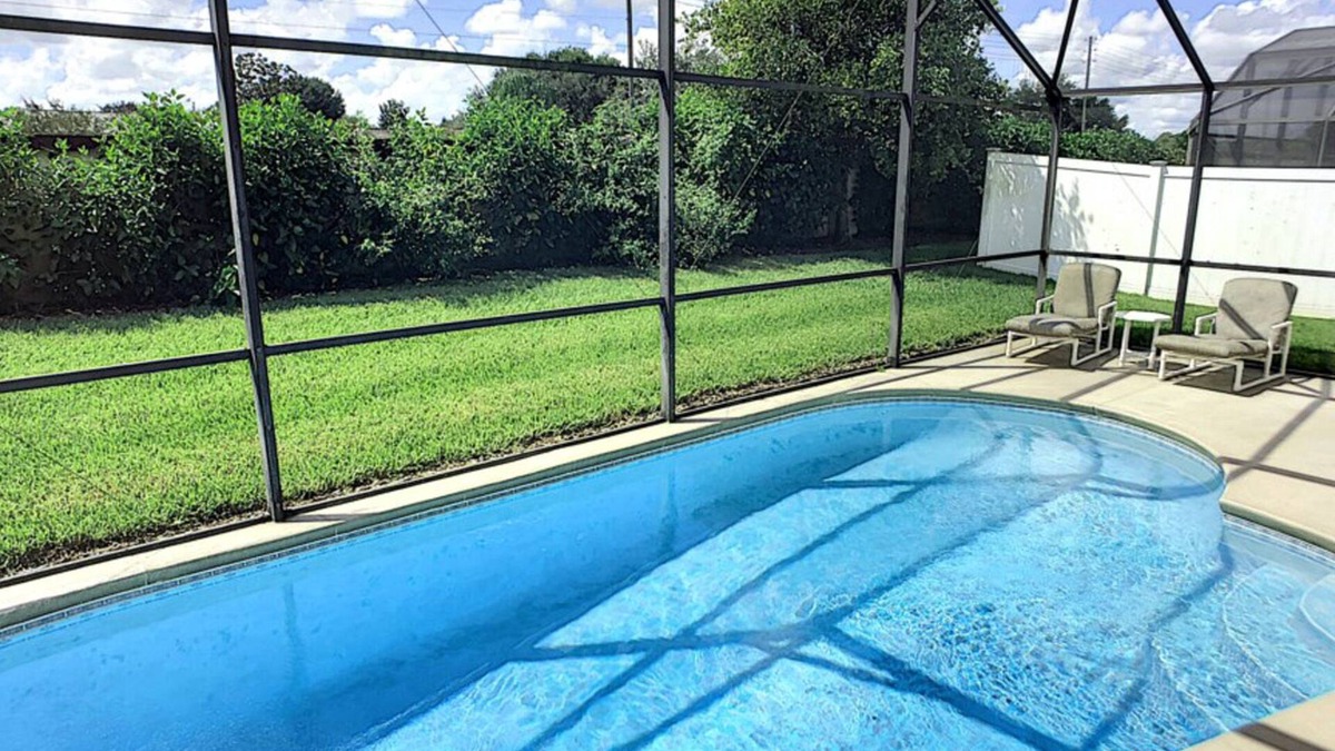 West Kissimmee House | Beautifully decorated 3 bed Kissimmee pet friendly vacation home w/pool. WDW 4 miles