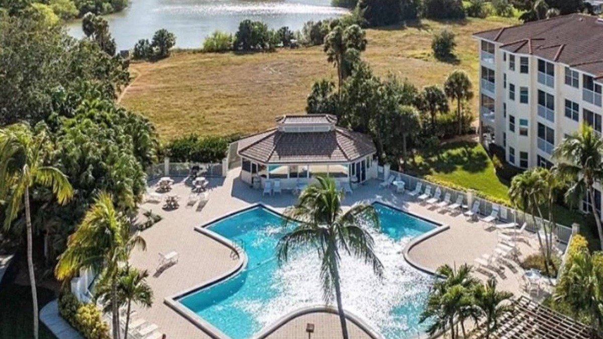 Caloosahatchee Condo | Beautifully Designer Inspired Condo with Park-Like Setting in Banyan Trace