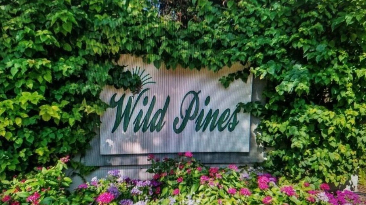Bonita Bay Condo | Beautifully furnished 3rd floor corner condo W/view!